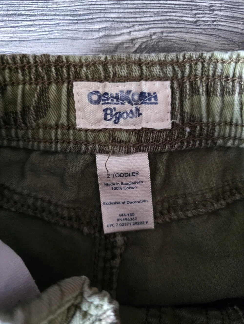 Oshkosh Toddler Boys pull on camouflage shorts utility pockets Size 2T